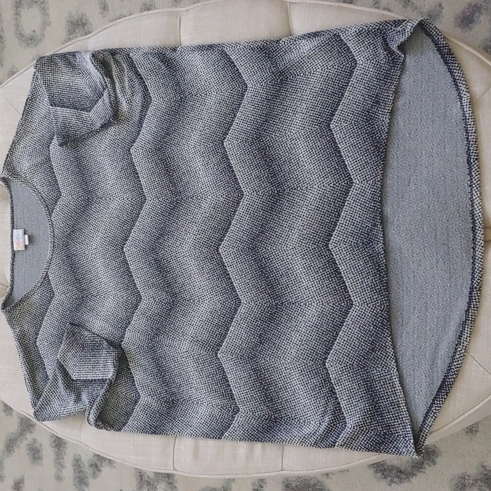 5/$25 Lularoe Irma Tunic Top Small Black White Gray